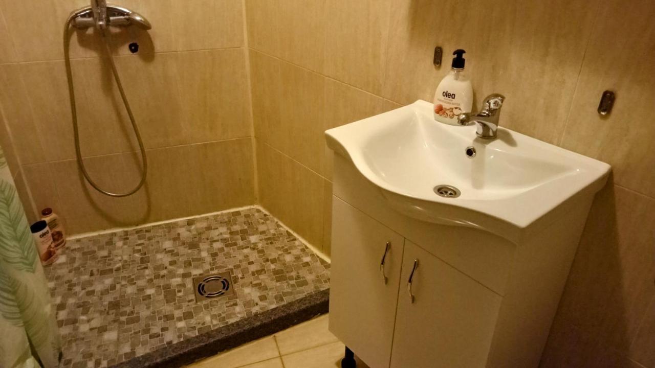 Central Home ポドゴリツァ エクステリア 写真